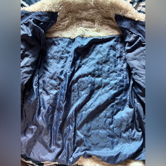 Sashimi blue soft Corduroy jacket w/pockets. Soft, silky white fur-like collar. - Picture 7 of 14